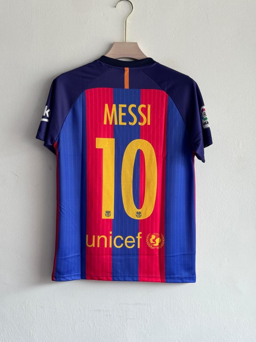 Fc Barcelona 2017 home retro Messi  (Embroidery) - Image 3
